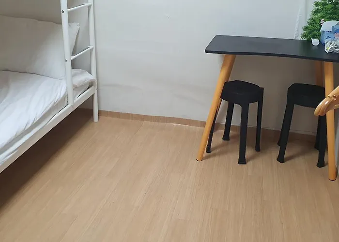 Bluebird - Foreign Only Hostel *
